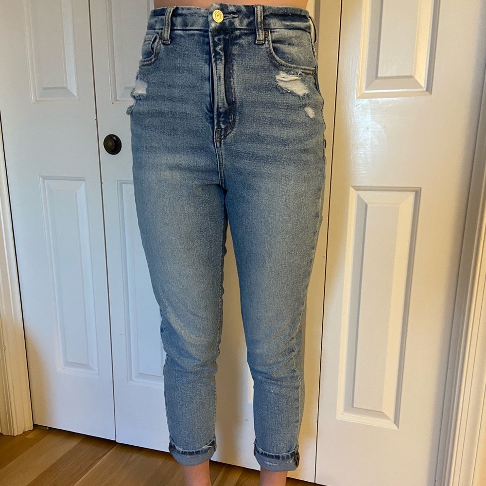 AMERICAN EAGLE MOM JEANS